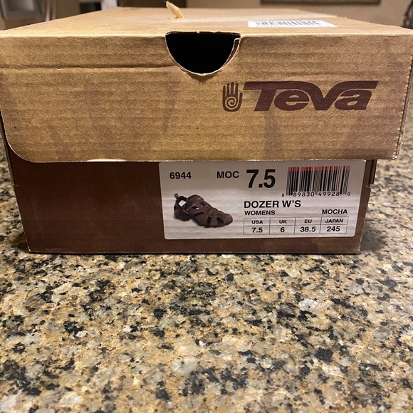 TEVA Dozer Women’s Sandal EUC - Picture 2 of 8